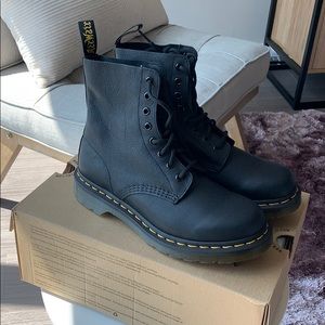 Dr. Marten 1460 Pascal Black Boots